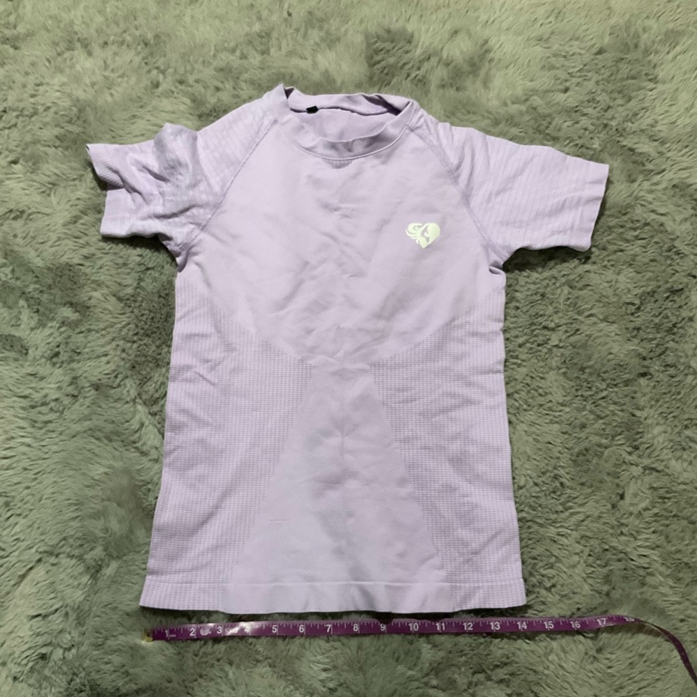 Lilac Seamless Short-Sleeve Top with Heart Logo